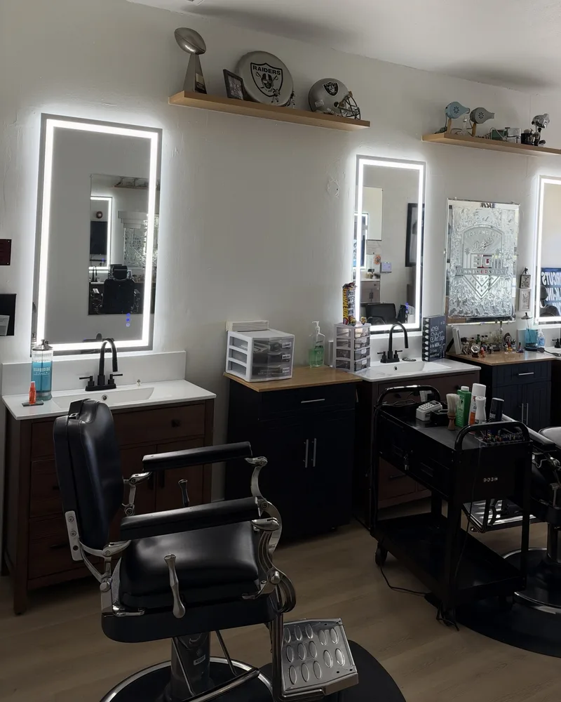 Barber stations at Ramon&rsquo;s